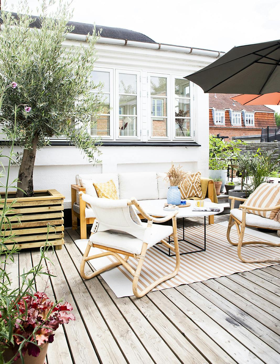 littleditroidbom220234 Terrasse sofahjørne